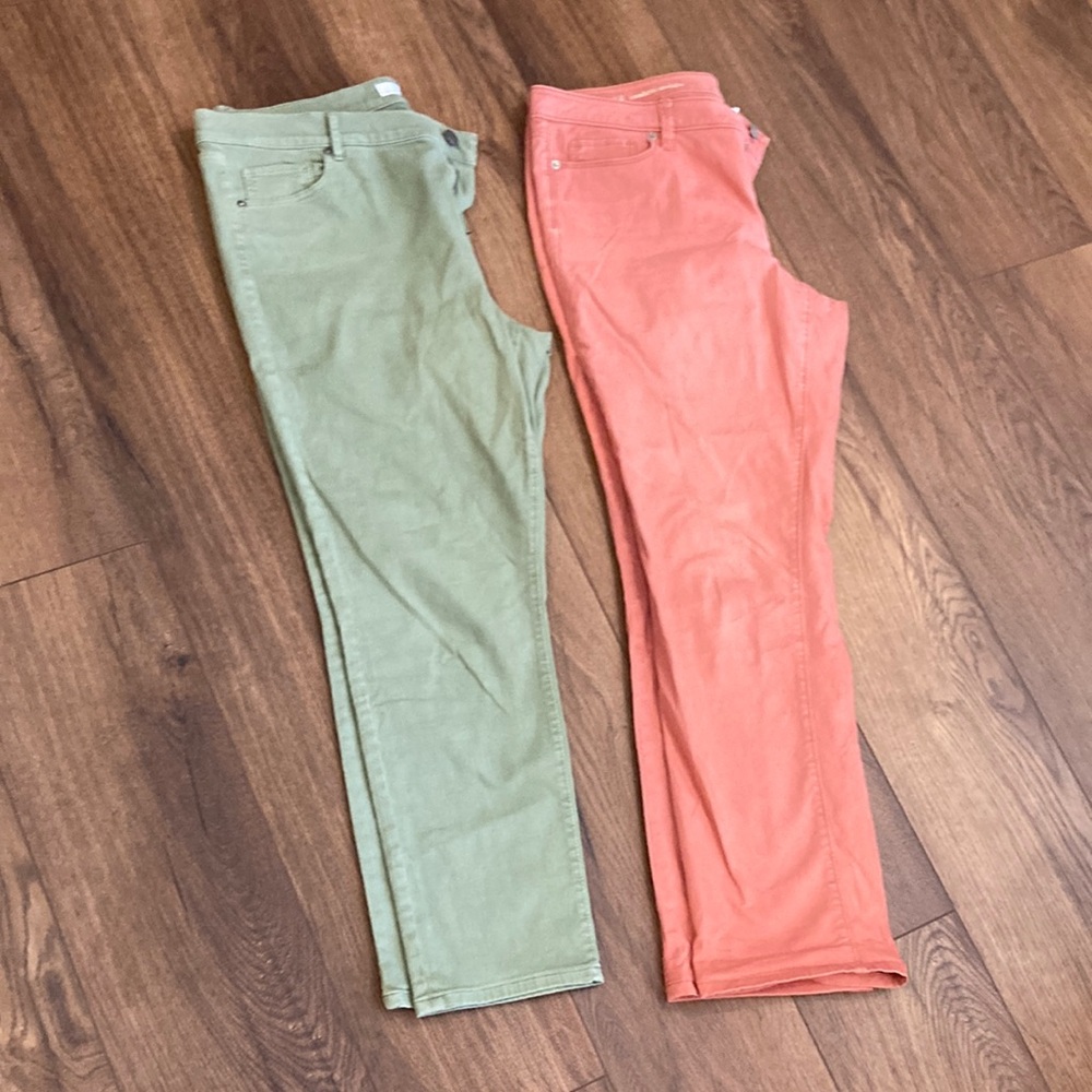 LOFT Set of 2 pants in Green and Pink